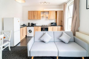 Comfy Central 1BR Flat and Sofa Bed